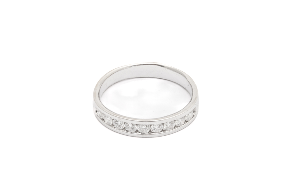 DIAMANTRING I VITGULD MED 9 DIAMANTER, TOT. CA: 0,90CT W SI, ø 20MM – TILLV. GULDFYNDGRUPPEN - Bild 2