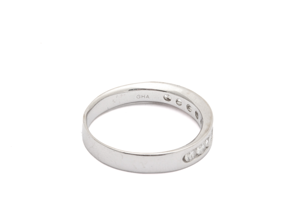 DIAMANTRING I VITGULD MED 9 DIAMANTER, TOT. CA: 0,90CT W SI, ø 20MM – TILLV. GULDFYNDGRUPPEN - Bild 4