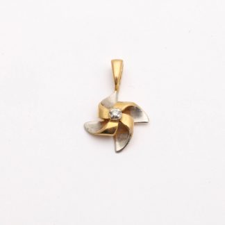 HÄNGE I TVÅ-FÄRGAT GULD MED DIAMANT CA: 0,01CT 16x10MM