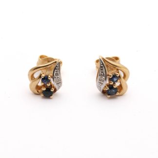 PAR ÖRHÄNGEN MED BLÅ SYNTETISKA STENAR OCH DIAMANTER TOT. CA: 0,01CT 11x8MM