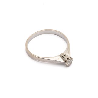 RING VITGULD MED DIAMANT 0,22CT ENLIGT INSKRIPTION ø 17MM - TILLV. SVERIGE