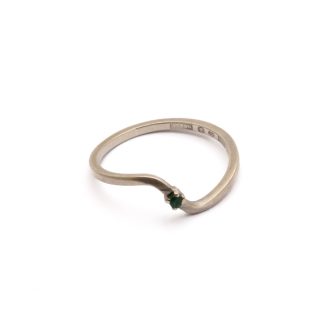 RING VITGULD MED SKADAD GRÖN STEN ø 16,25MM - TILLV. ALTON - VIKT INKL STEN: