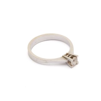RING VITGULD MED DIAMANT CA: 0,25CT ø 17MM
