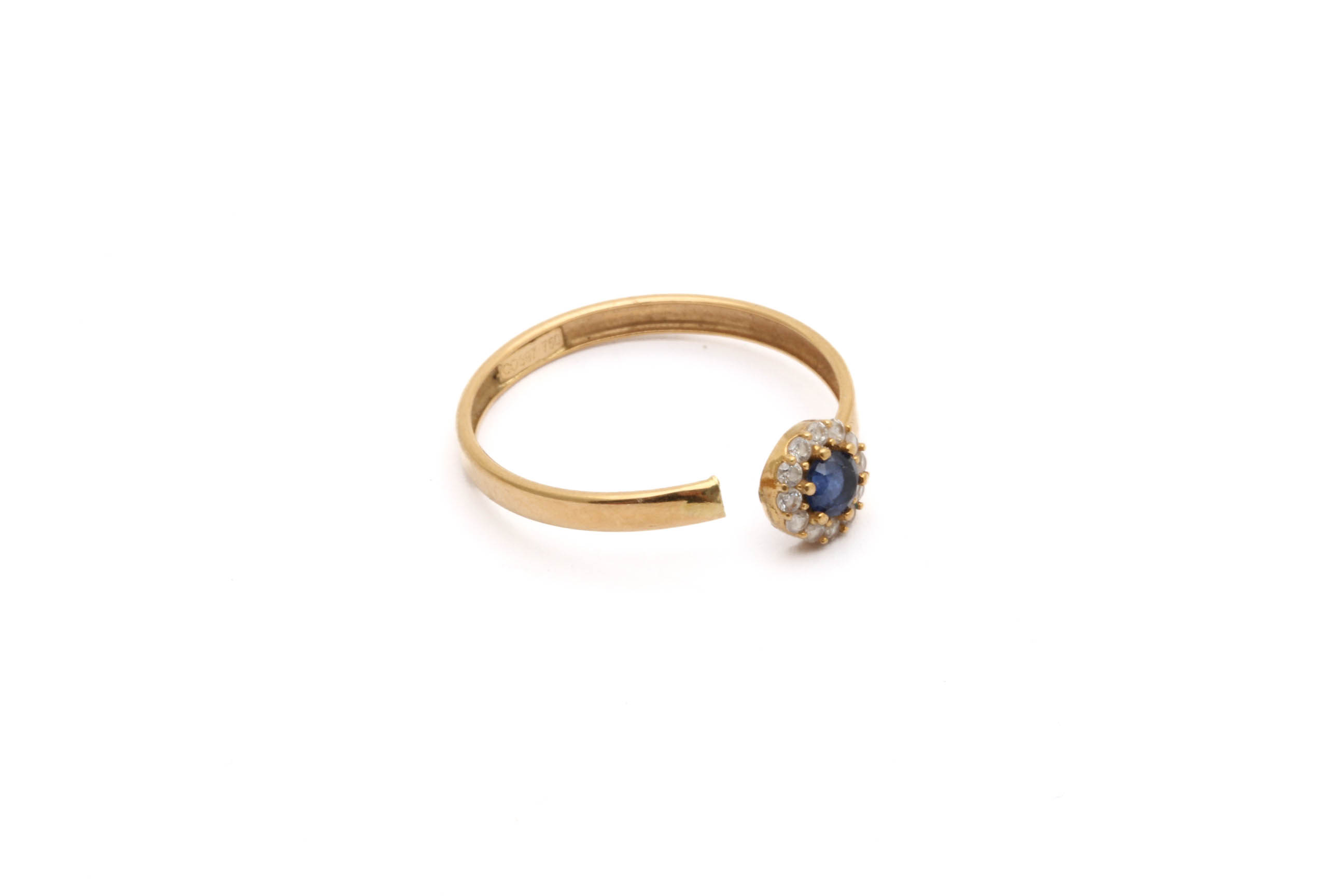 DEFEKT SMYCKE RING MED DIAMANTER OCH SAFIR, AV I SKENAN