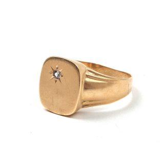 RING KL SYNTETISK STEN. 19,25MM. SVENSKTILLVERKAD. GRAVYR I SKENAN