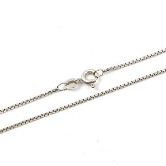 HALSKEDJA VITGULD VENETIANSK, L 38,5 CM B. 1MM. SVENSKA KONTROLLSTÄMPLAR