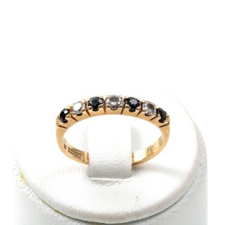 RING MED DIAMANTER TOTALT 0,18CT OCH SAFIRER 16MM. TILLV. STOCKHOLM 1993. GRAVYR I SKENAN