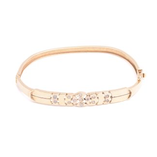 ARMRING M VITA SYNTETISKA STENAR, INNER-DIAMETER: 5,0-6,3CM, ÖPPNINGSBAR (NGT SKEV)
