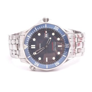 HERRUR OMEGA SEAMASTER PROFESSIONAL 300M Q 41MM (REPOR PÅ RINGEN, BATTERIET HÅLLER PÅ ATT TA SLUT) MODELL: 2221.80.00 MED CERT (2010), PICTOGRAM, MANUAL & 2 LÄNKBITAR I ORIG ETUI MED YTTER-LÅDA