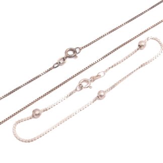 ARMLÄNK SILVER 18,5CM (NGT BUCKLIG & VRIDEN) TILLV. ITALIEN, HALSKEDJA SILVER VENETIANSK 45,5CM, BREDD: 1,3MM, TILLV. LAGONDA (NGT BUCKLIG, OXIDERAD)