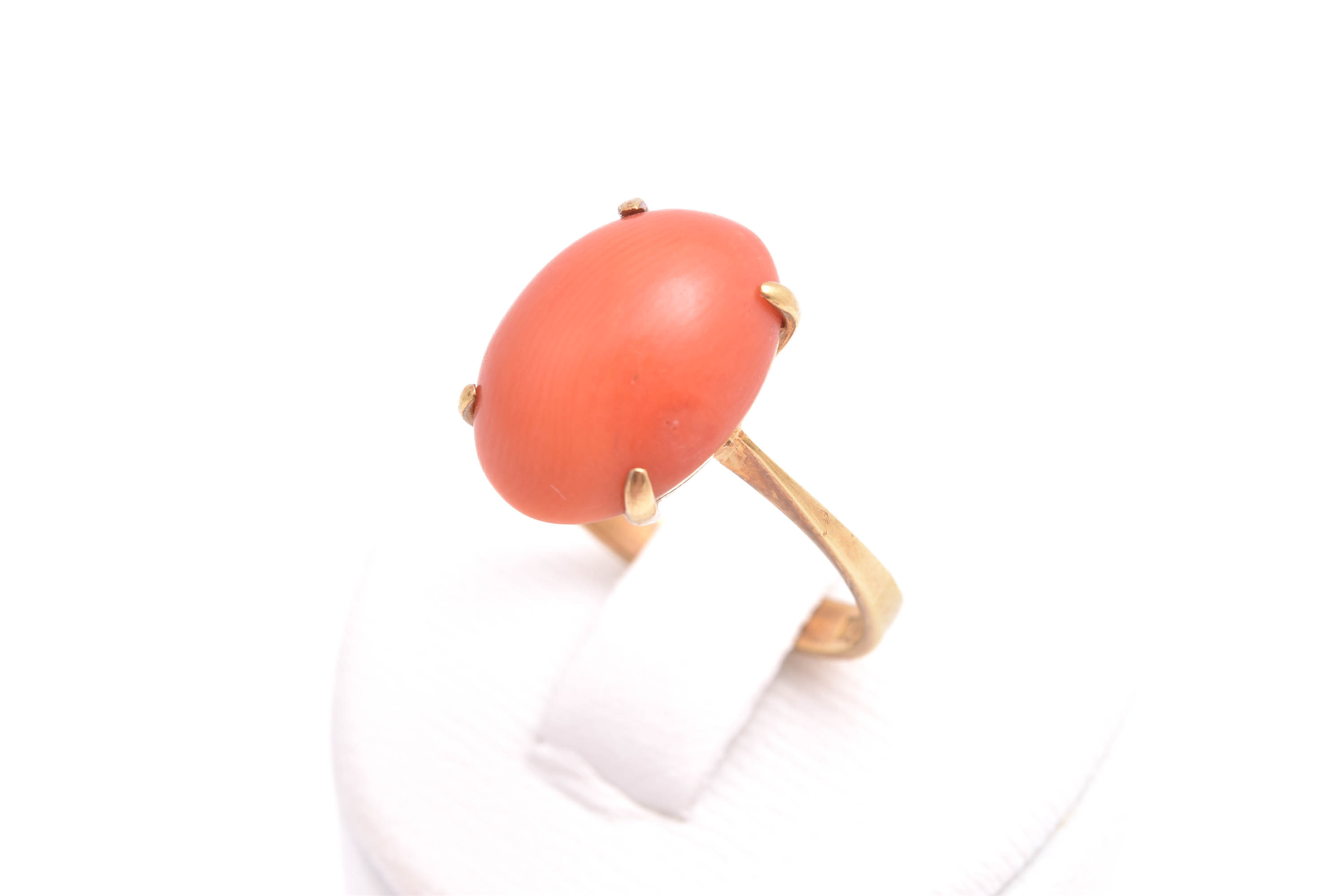 RING M CABOCHON-SLIPAD KORALL, 16,5MM