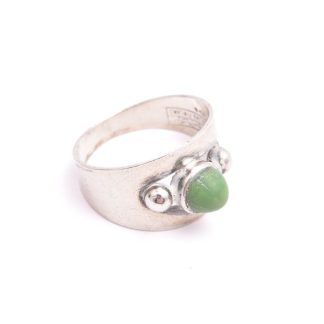RING SILVER M GRÖN SOCKERTOPP-SLIPAD STEN, 16,75MM, TILLV. ERIK GRANIT, FINLAND