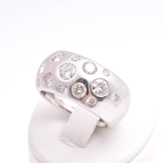 RING VITGULD M 15 BRILJANT-SLIPADE DIAMANTER TOT. CA 1,60CT, 17,75MM, BREDD: 1,1CM
