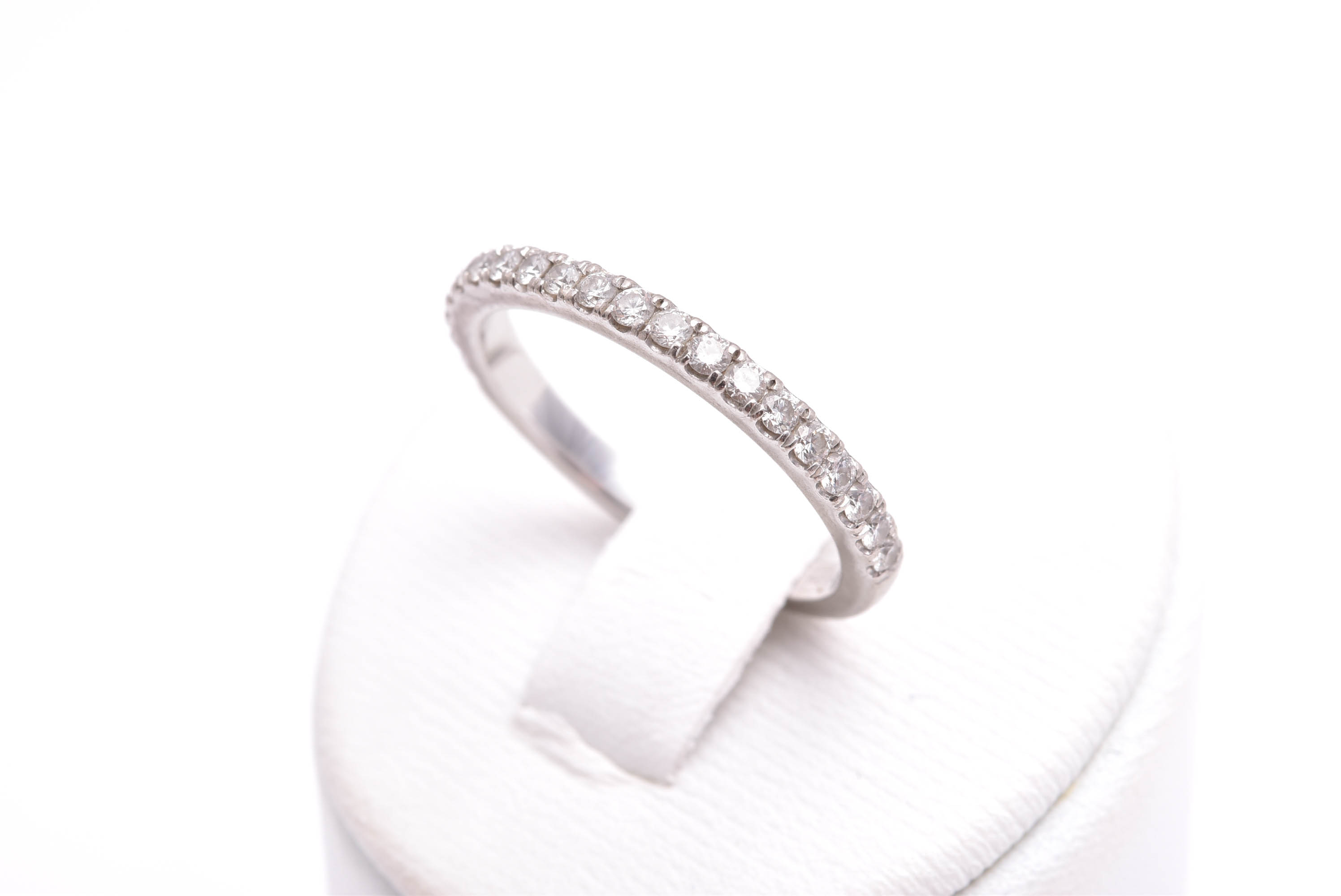RING VITGULD ALLIANS M 21 BRILJANT-SLIPADE DIAMANTER TOT. 0,29CT WESSELTON Si, 16MM, TILLV. GULDFYND, REK. NYPRIS: 13998:-