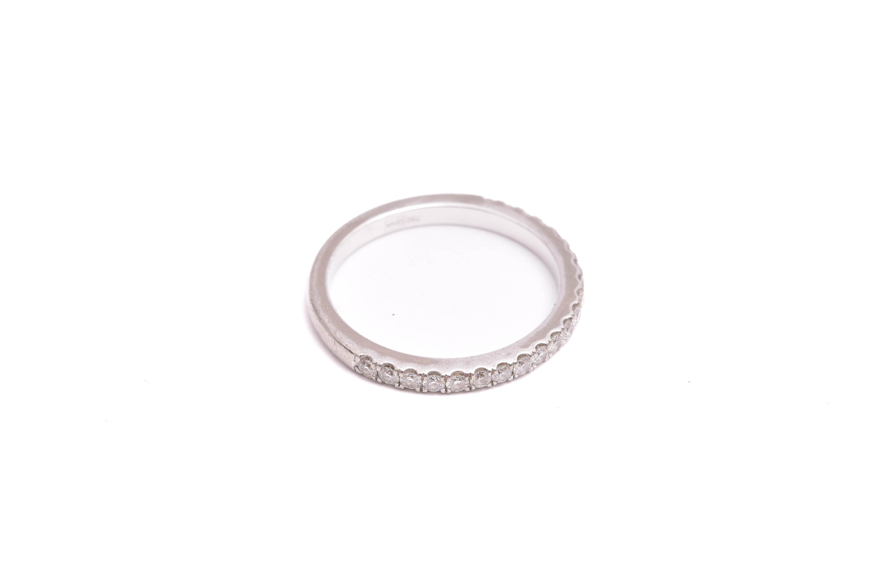 RING VITGULD ALLIANS M 21 BRILJANT-SLIPADE DIAMANTER TOT. 0,29CT WESSELTON Si, 16MM, TILLV. GULDFYND, REK. NYPRIS: 13998:- - Bild 2