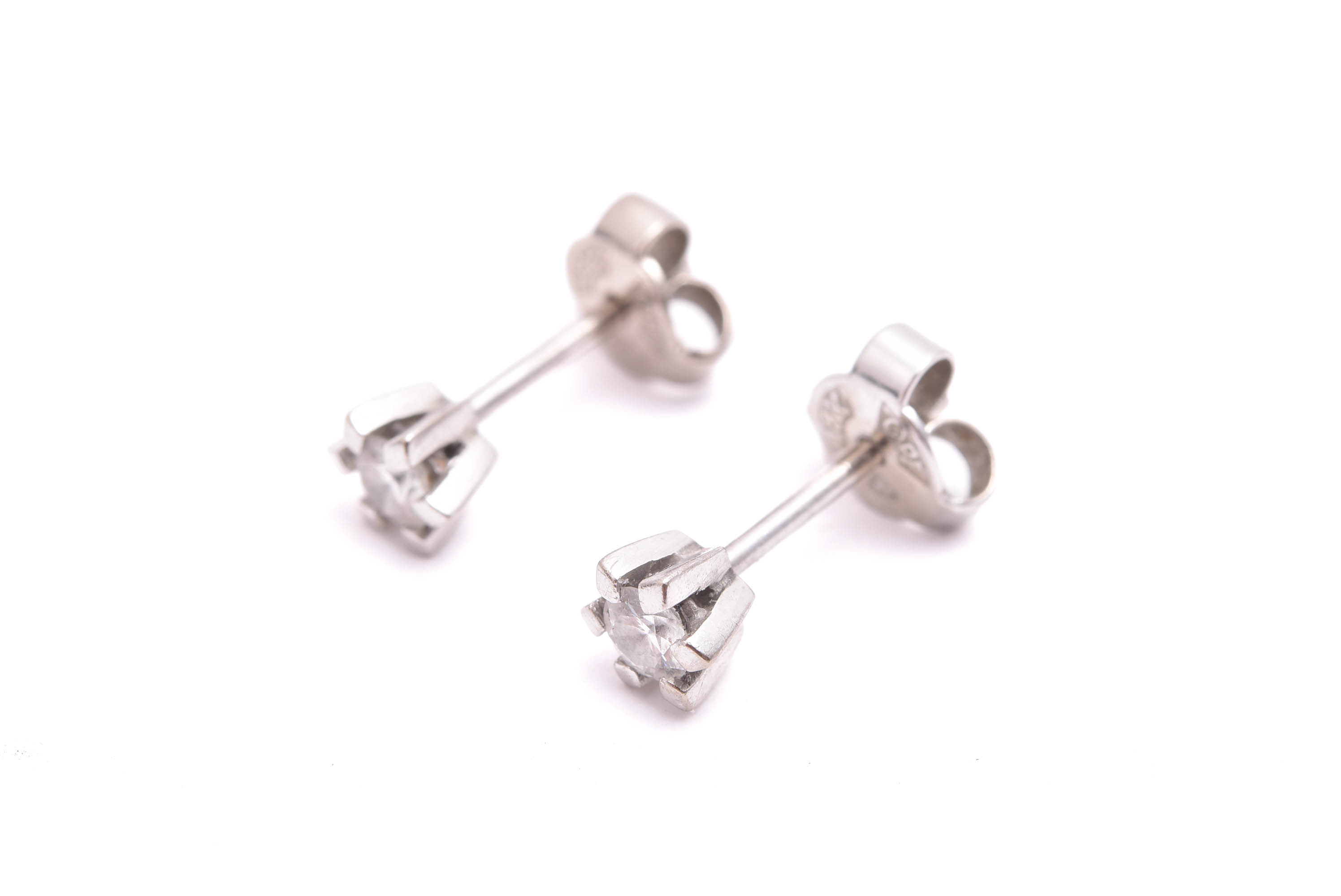 PAR ÖRHÄNGEN VITGULD M BRILJANT-SLIPADE DIAMANTER TOT. CA 0,20CT, SVENSKA STÄMPLAR