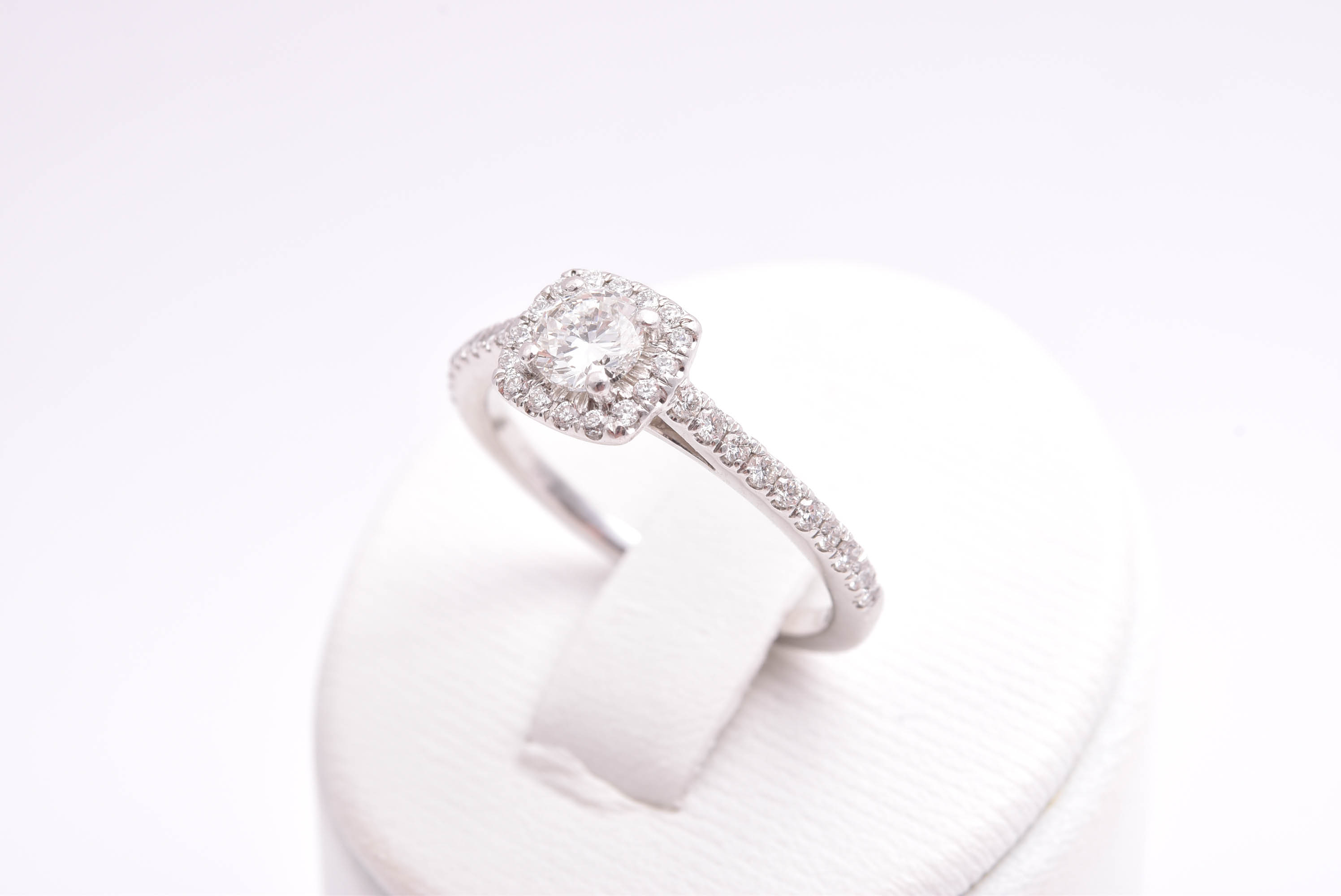 RING PLATINA (950) M 37 BRILJANT-SLIPADE DIAMANTER 0,52CT WESSELTON Si (MITTSTEN 0,29CT) 15,75MM, TILLV. GULDFYND, KVITTO 25998:- JUNI 2022, KVALITETSINTYG