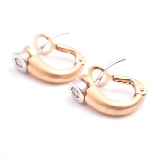 PAR ÖRHÄNGEN M BRILJANT-SLIPADE DIAMANTER TOT. CA 0,10CT, 1,4CM, RÖTT & VITT GULD (FJÄDERN I LÅSET ÄR I STÅL, LÅSET FJÄDRAR INTE BRA)