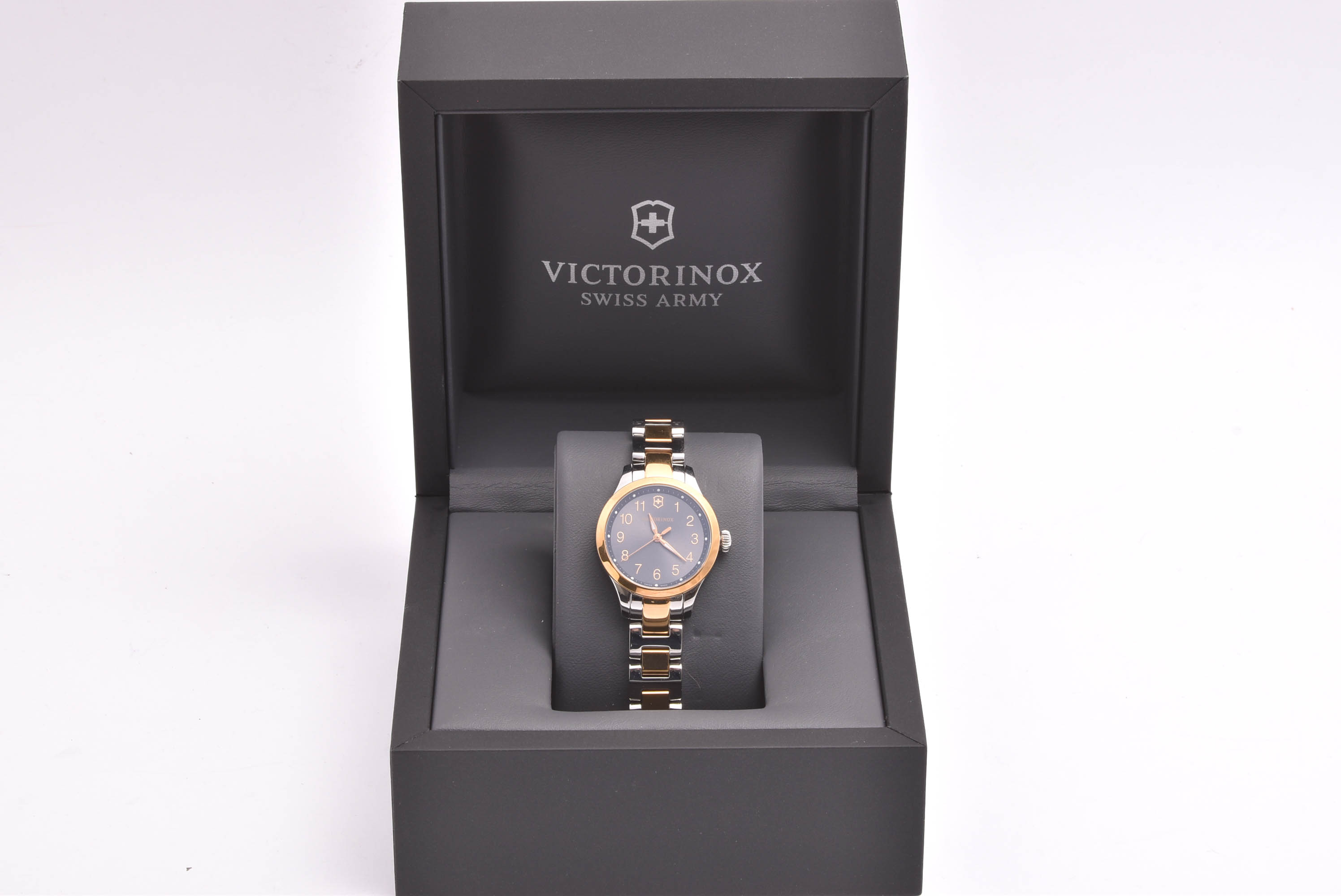 DAMUR VICTORINOX Q 28MM, MODELL: 241841 M CERT OKT 2020 I ORIG ETUI M YTTERLÅDA, REK. NYPRIS: 5250:-, NYTT BATTERI: 2026-06-11