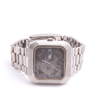 HERRUR OMEGA CONSTELLATION CHRONOMETRE AUTOMATIC 37,5x38MM, 1970-TAL (OBS!! DEFEKT URVERK, GÅR EJ, URTAVLANS YTLAGER HAR KRACKELERAT & FALLIT I BITAR SOM LIGGER LÖST INNANFÖR GLASET)