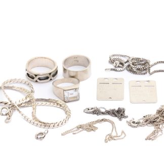 DEFEKTA SILVERSMYCKEN MED PRYDNADSSTENAR, GRAVYER, BUCKLOR, REPOR OCH NAGG - 830-925 SILVER - TOTALVIKT: