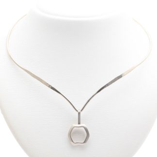 STELT HALSSMYCKE / COLLIER ø 12,5CM (CA 40CM) MED BERLOCK 30x18MM - TILLV. I GÖTEBORG & STOCKHOLM
