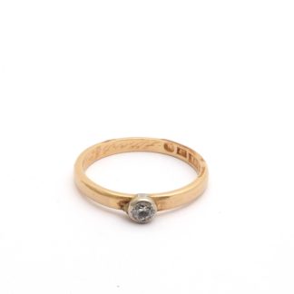 RING MED NAGGAD DIAMANTER OCH GRAVYR ø 18MM