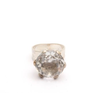 RING MED BERGSKRISTALL ø 17MM - TILLV. BENGT HALLBERG I KÖPING 1968 - TOTALVIKT: