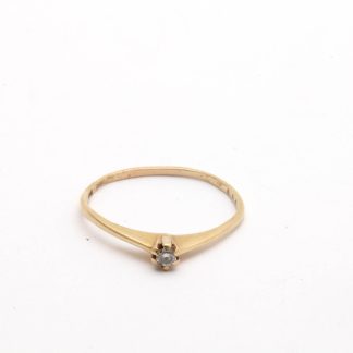 DEFEKT RING MED NAGGAD DIAMANT