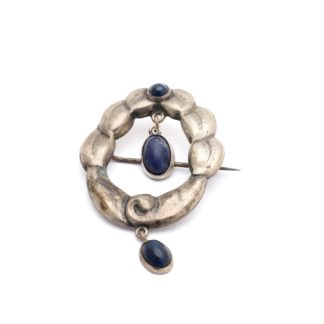 BROSCH ART NOUVEAU MED BLÅ PRYDNADSSTENAR 51x32MM - NÅL I METALL - TOTALVIKT: