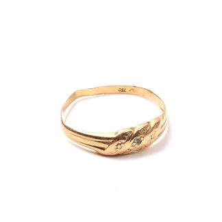DEFEKT SMYCKE RING MED DIAMANTER NÅGOT BUCKLIG