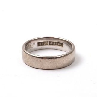 RING SL GRAVYR VITGULD. 17MM. SVENSKA STÄMPLAR