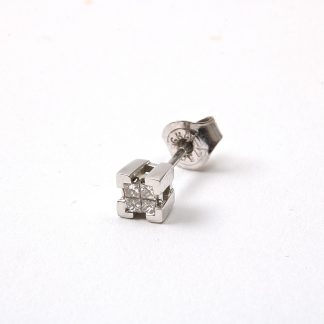 UDDA ÖRHÄNGE MED DIAMANTER. TILLV. GULDFYND
