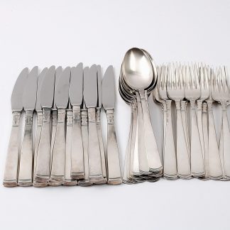 36 DELAR MATSILVER ROSENHOLM 12 GAFFLAR L.19CM 12 MATSKEDAR L.18CM (877,3G) 12 KNIVAR L.50CM SKAFT I SILVER BLAD I METALL (TOTALVIKT 760,9)