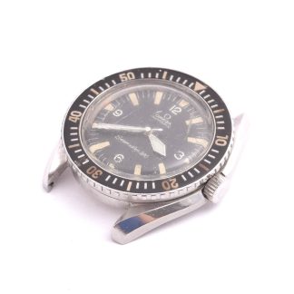 HERRUR OMEGA SEAMASTER 300 AUTOMATIC 41MM, MODELL: 165.024, KALIBER: 552, TILLV. CA 1966, LÄNK SAKNAS (OBS!! URET TICKAR PÅ BRA MEN PÅ EN SÅDAN GAMMAL OMEGA UTAN SERVICE.HISTORIK FÅR MAN NOG RÄKNA MED ATT DET BEHÖVS EN SERVICE, REPOR & SPRICKOR I PLEXIGLASET, REPOR & NAGG PÅ BAKELITRINGEN, REPOR PÅ METALLEN & FLÄCKAR I URTAVLAN) CERT & ETUI SAKNAS