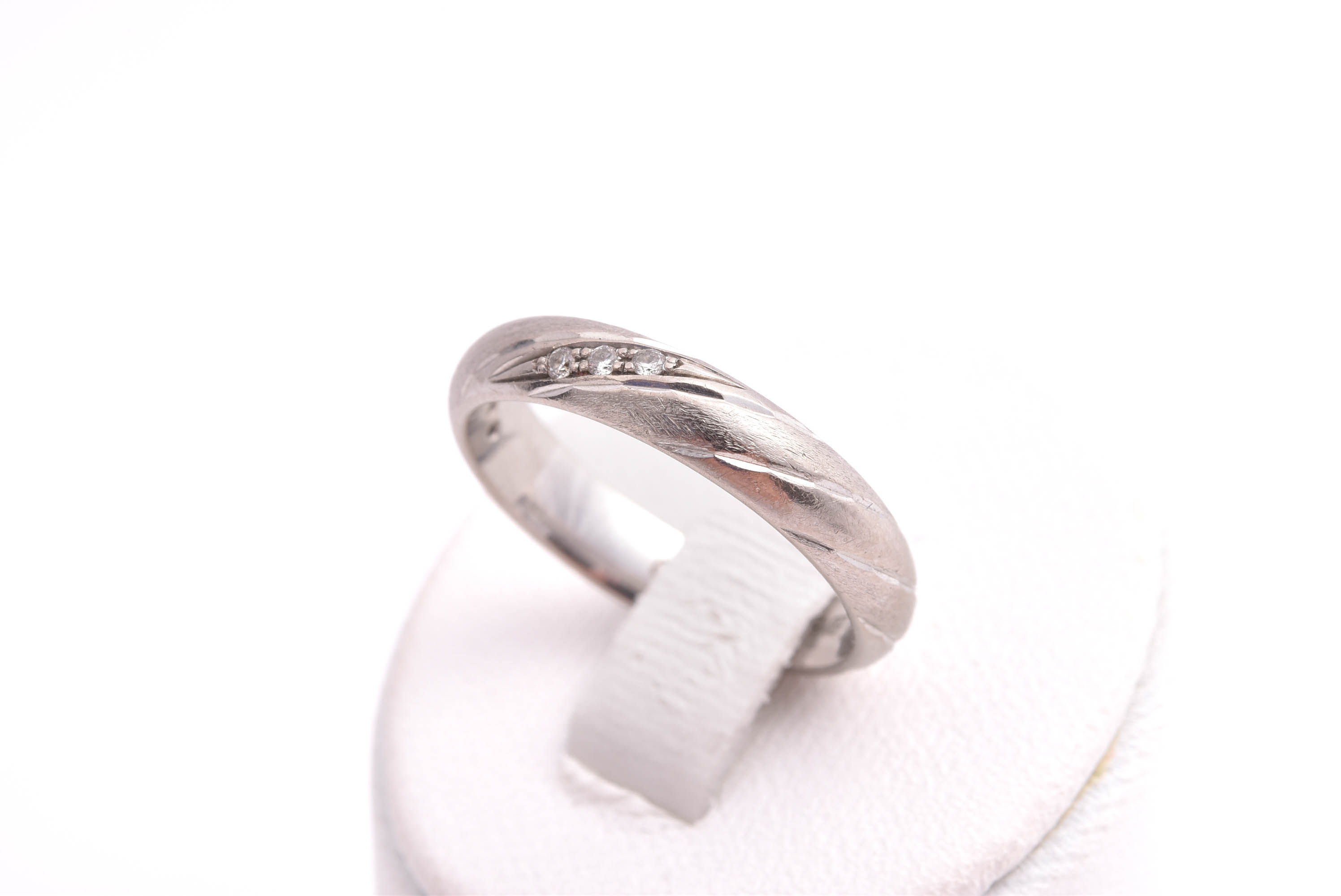 RING VITGULD M 6 BRILJANT-SLIPADE DIAMANTER TOT. 0,06CT, MODELL: FRIDA, TILLV. SMYCKA, REK. NYPRIS: 21750:-