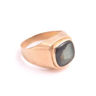 RING KL M GRÖN SYNTETISK STEN, 17,5MM, TILLV. CESON, GÖTEBORG 1963 (MINIMAL, KNAPPT SYNLIG BUCKLA PÅ SIDAN)