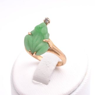 RING M BRILJANT-SLIPAD DIAMANT & GRODA I FÄRGBEHANDLAD JADE, 16,75MM