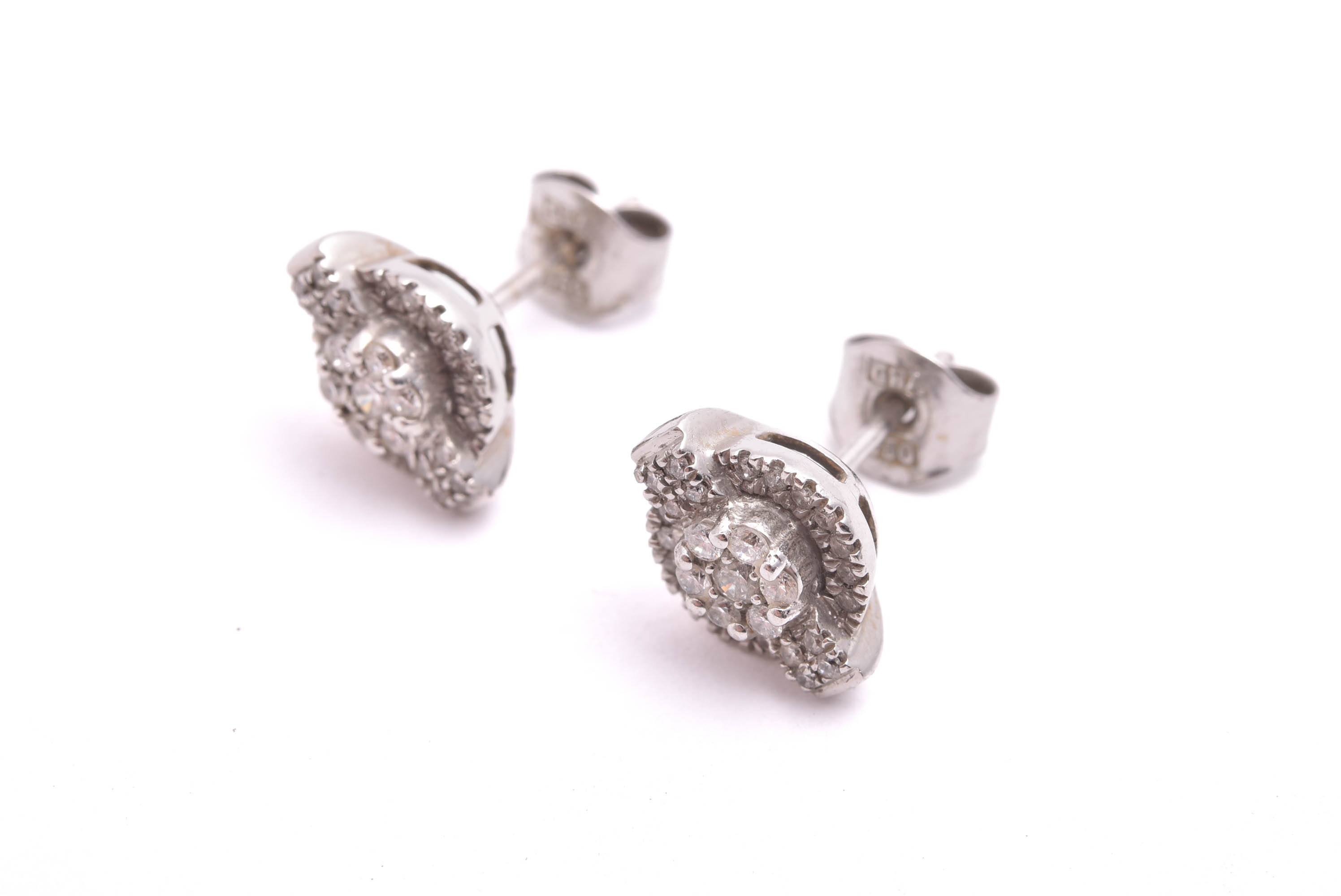 PAR ÖRHÄNGEN VITGULD M 58 BRILJANT-SLIPADE DIAMANTER, 1CM, TILLV. GULDFYND
