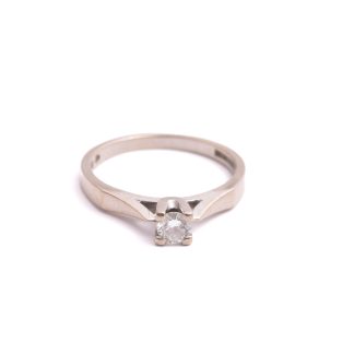 RING MED BRILJANT-SLIPAD DIAMANT 0,20CT ENLIGT INSKRIPTION, 17MM, TILLV. G.DAHLGREN & CO 1989, SVENSK "KATTFOT"-STÄMPEL