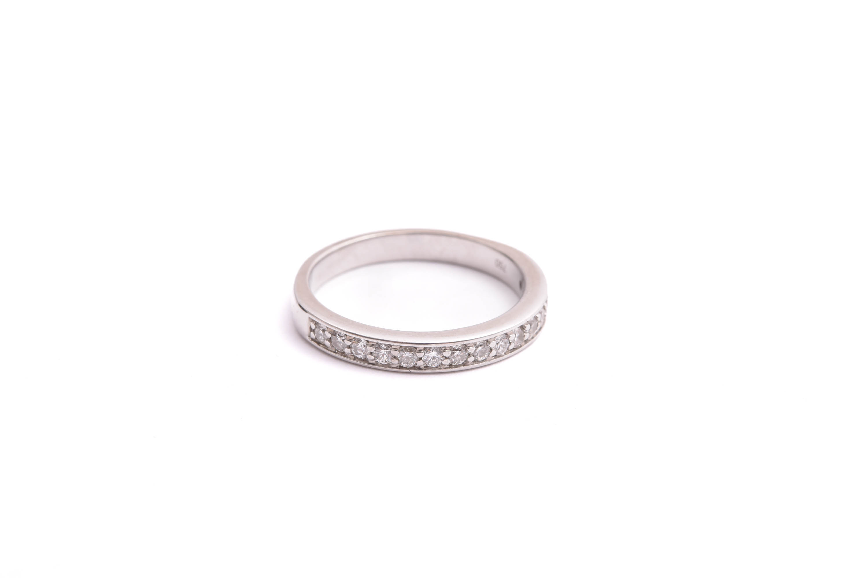 RING VITGULD M 15 BRILJANT-SLIPADE DIAMANTER TOT. CA 0,19CT, 17MM, TILLV. GULDFYND, REK. NYPRIS: 17498:-
