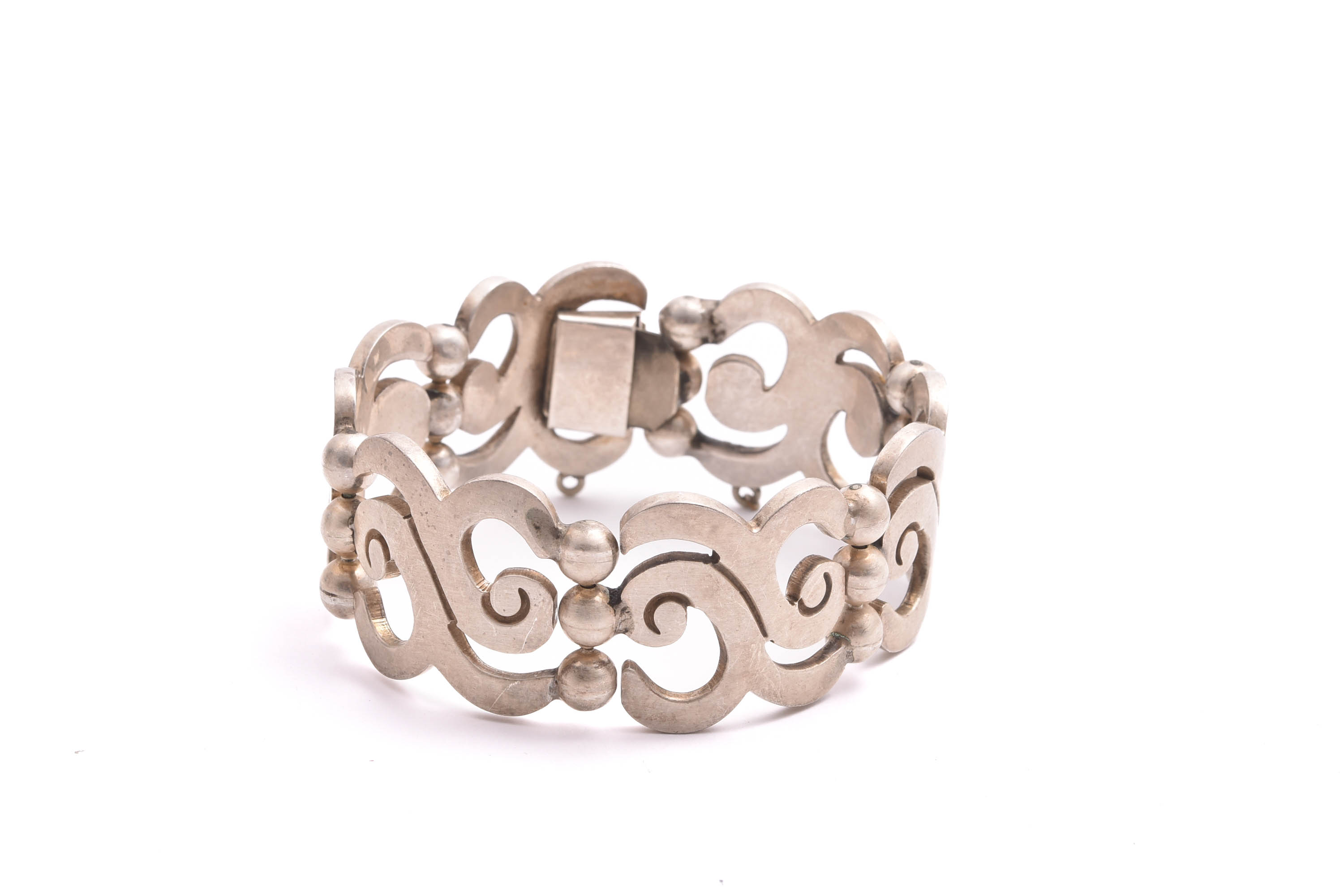 ARMLÄNK SILVER 18,5CM, BREDD: 2,6CM (ÖGLOR FINNS OM MAN VILL SÄTTA PÅ EN SÄKERHETSKEDJA)