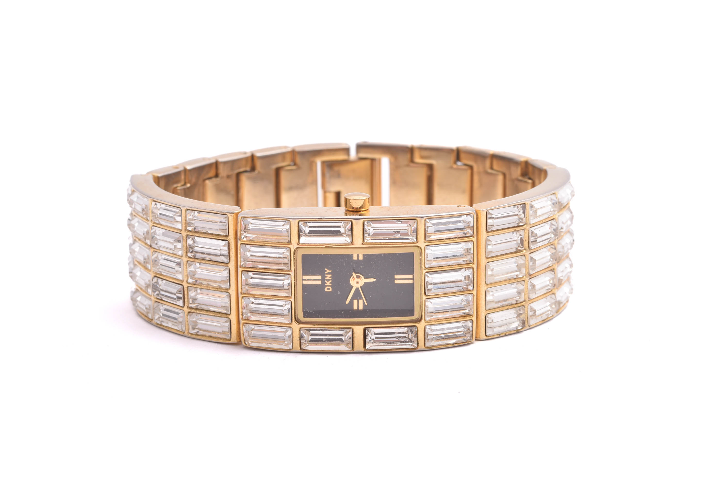 DAMUR DKNY Q 19x32MM (BATTERI SLUT, FLÄCKAR I URTAVLAN, NGT SLITAGE PÅ FÖRGYLLNINGEN)