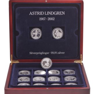 15 MINNESMYNT ASTRID LINDGREN, SVERIGE 2002 MED OLIKA MOTIV FRÅN HENNES SAGOR, SILVERHALT: 99,9%, MED ÄKTHETSCERTIFIKAT I PÄRM, MYNTEN I PLAST-ETUIER I ORIG TRÄ-ETUI