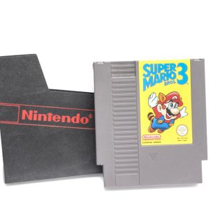 SPEL TILL NINTENDO 8-BITAR: SUPER MARIO 3 (EU-VERSION) MÄRKT SCN - OBS! ENDAST KASSETT, I NINTENDO KASSETTFICKA, LITE TEXT SKRIVEN MED TUSCHPENNA PÅ BAKSIDAN AV KASSETTEN