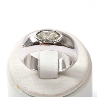 RING MED NAVETTSLIPAD DIAMANT CA: 1,11CT LY-CAPE Pi, ø 17,5MM, B: 9MM, ENA KLON AV, STENEN SITTER NÅGOT LÖST