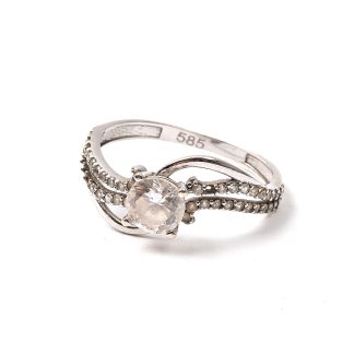 RING MED SYNTETISKA STENAR 17,5MM. OVAL SKENA. TOTALVIKT