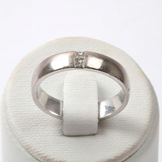 RING VITGULD MED DIAMANTER TILLV. SCHALINS. 17,75MM