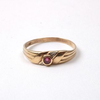 RING MED RÖD STEN, 16,75 MM