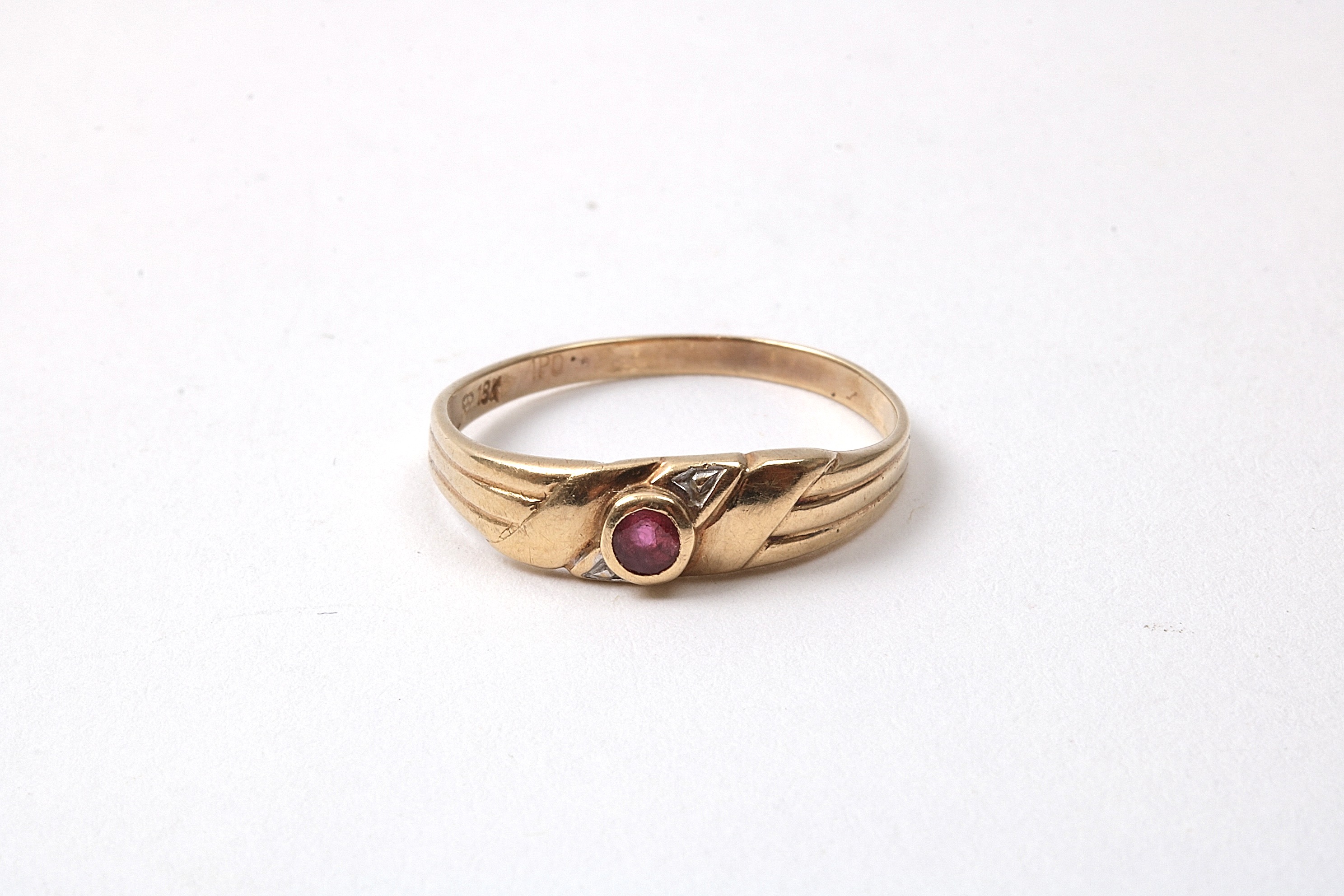 RING MED RÖD STEN, 16,75 MM